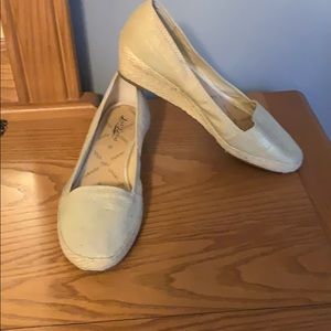 Lucky Brand cream wedges